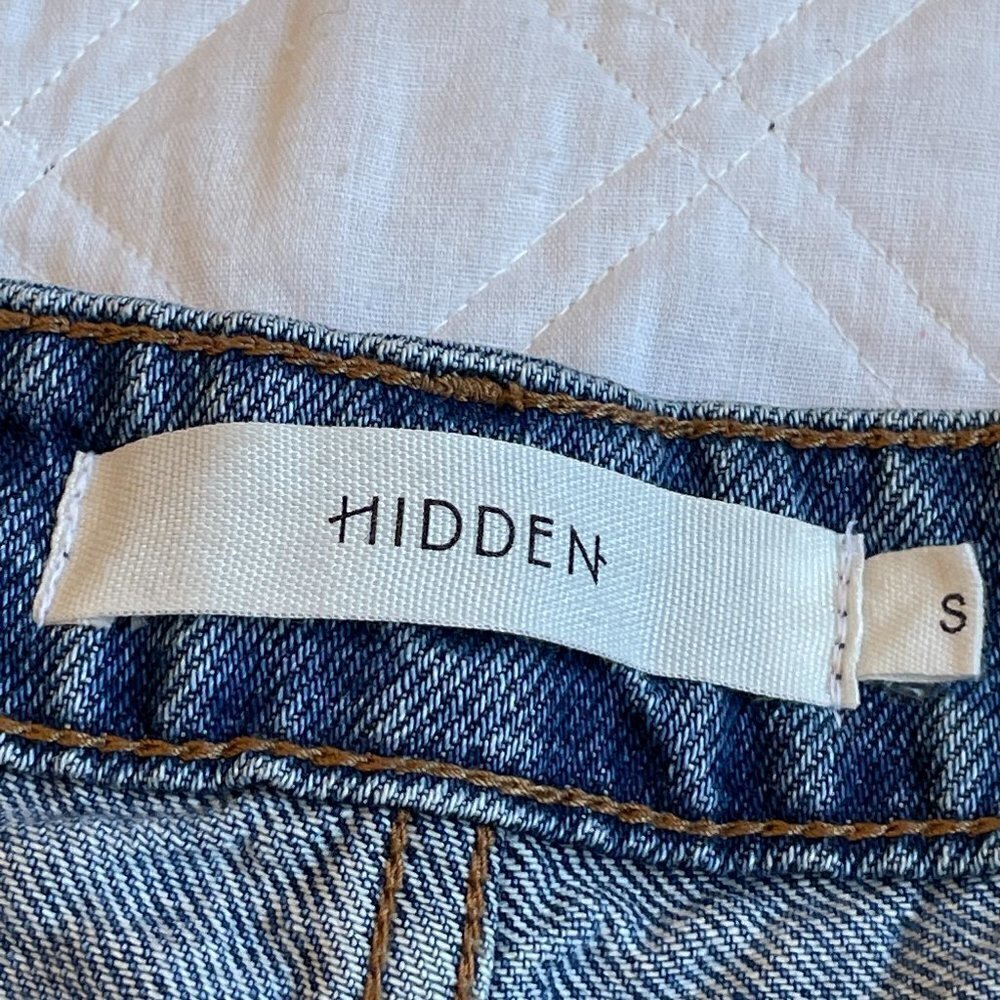 HIDDEN JEANS Cutoffs Destroyed Sold at Buckle Size Small - Picture 7 of 9